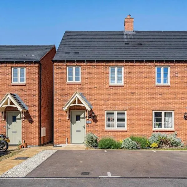 House Launton Village - close to Tythe Barn, Blenheim Palace & Bicester Shopping，位于Launton的酒店