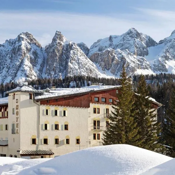 B&B Hotel Passo Tre Croci Cortina，位于科尔蒂纳丹佩佐的酒店
