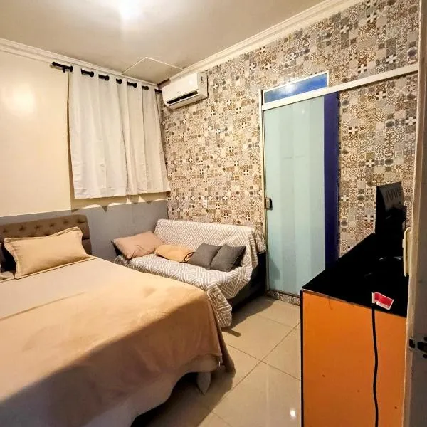 Apto inteiro 3 quartos, sendo duas suítes，位于贝伦的酒店