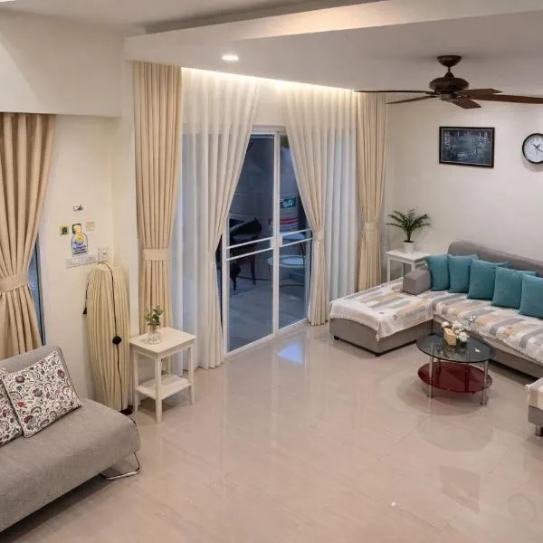 Grand Chalong Family House，位于查龙的酒店