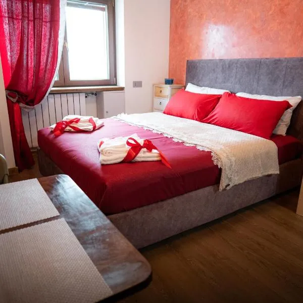 La tana del lupo，位于罗卡拉索的酒店