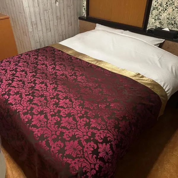 ホテルemoemo，位于府中市的酒店