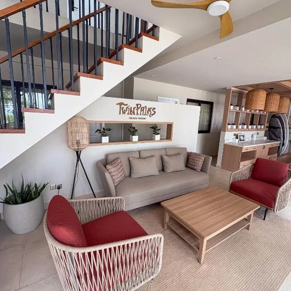 TWIN PALMS 'Beach House' - New surf front location，位于图鲁斯杜的酒店