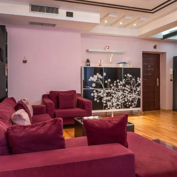 1 Min to Center, Peaceful & Spacious Apartment With Panoramic View，位于斯库台的酒店