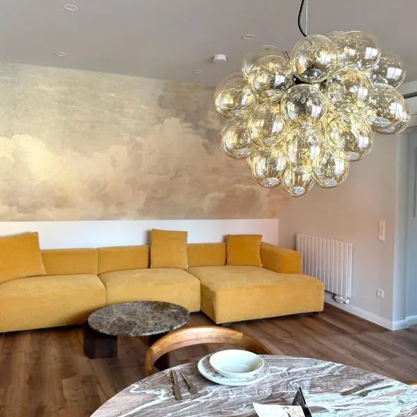Art and Elegance, Family Friendly 2Bedroom Apartment near Frankfurt Airport, Free Parking，位于弗勒尔斯海姆的酒店