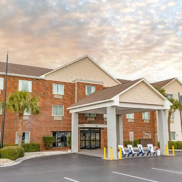 The Windstar Hotel - Emerald Isle, Swansboro，位于Cedar Point的酒店