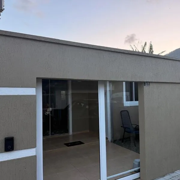 Casa charmosa praia Itapema，位于伊塔佩马的酒店