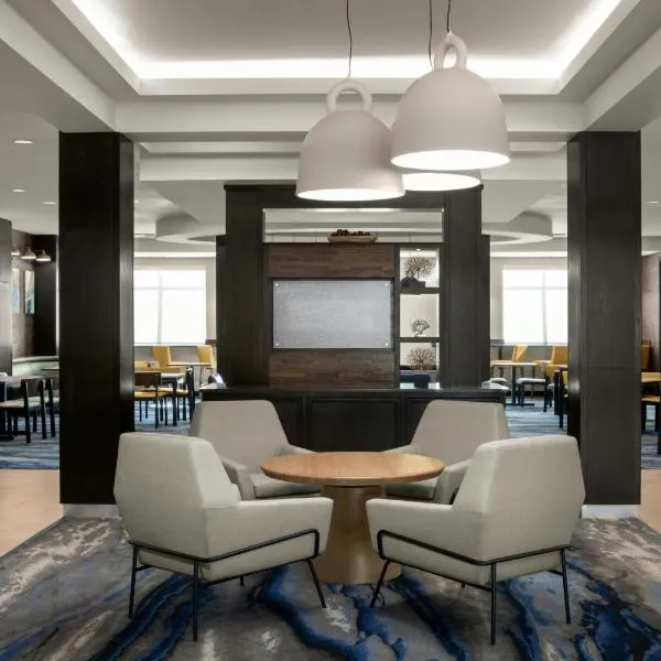 科罗娜河畔/诺尔科费尔菲尔德套房酒店，位于诺科的酒店