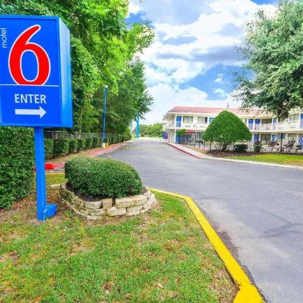 Motel 6-Huntsville, TX，位于Riverside的酒店