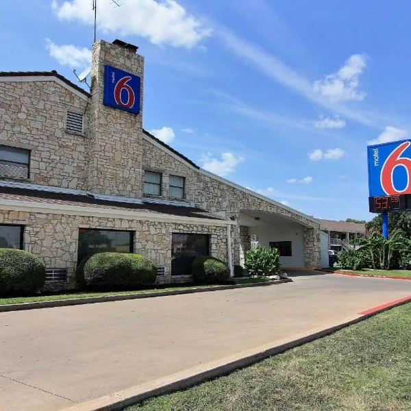 Motel 6 Austin, TX - Central Downtown UT，位于奥斯汀的酒店