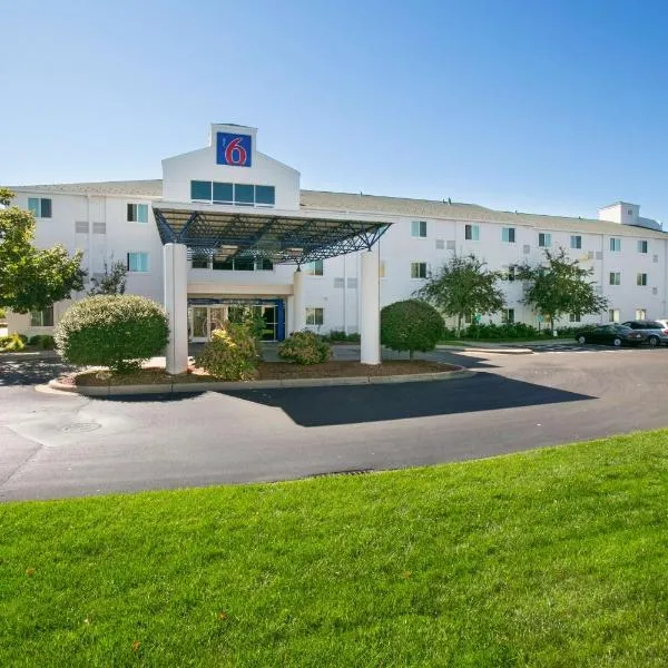 布鲁克林中心阿波利斯6号汽车旅馆，位于布鲁克林中心的酒店