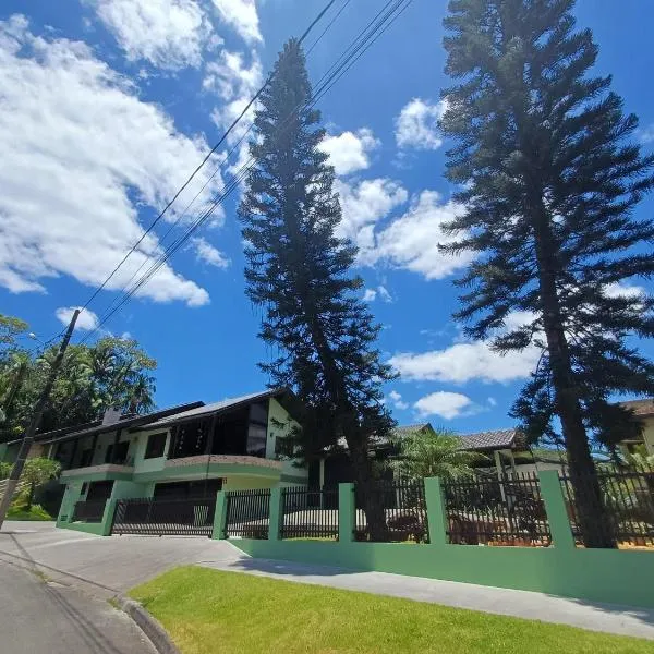 Casa inteira 3 quartos Centro Festa Pomerana em Pomerode，位于波梅罗迪的酒店