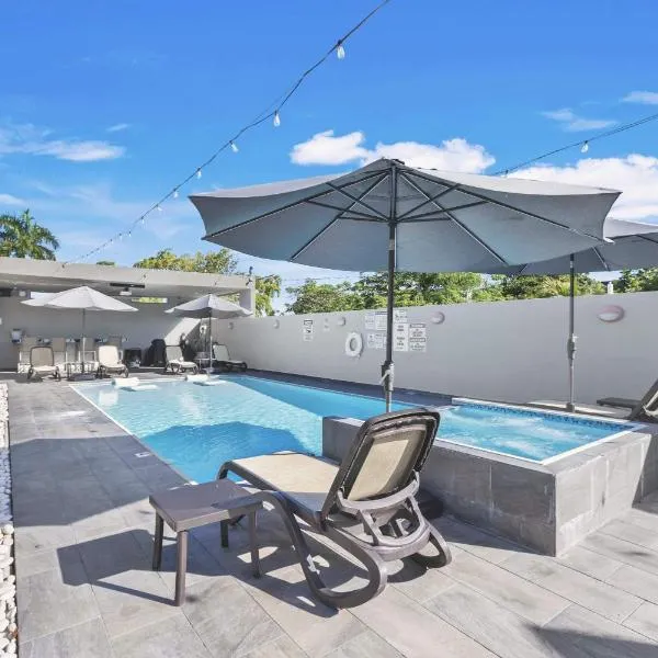 AQUA Ville Moderna 1 - Spacious 4BR Villa-Suite with King Beds，位于多拉多的酒店