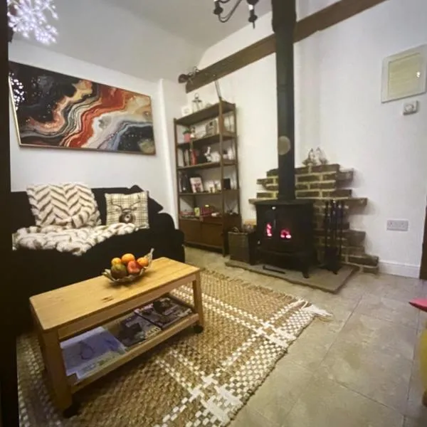 Annexe Orchard Cottage，位于Mersham的酒店