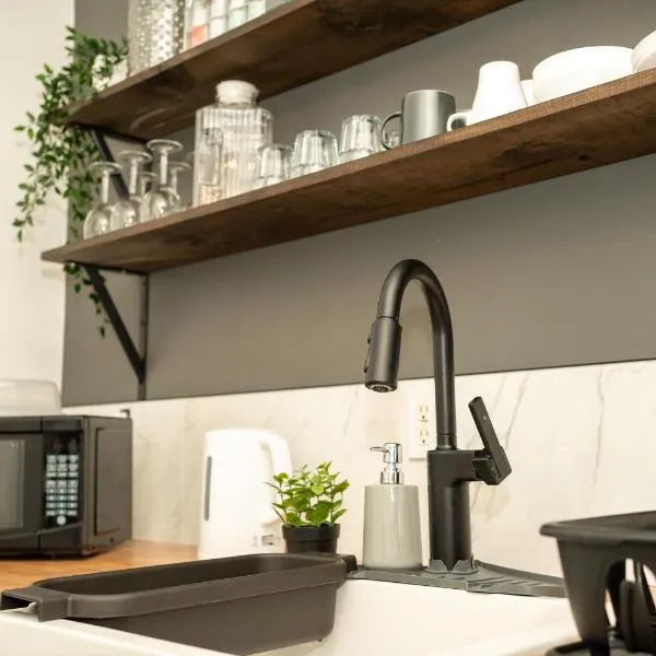 Rare Cozy Home near Downtown WPG - Free Parking，位于温尼伯的酒店