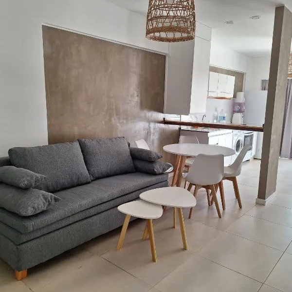 Hermoso departamento con patio，位于基尔梅斯的酒店