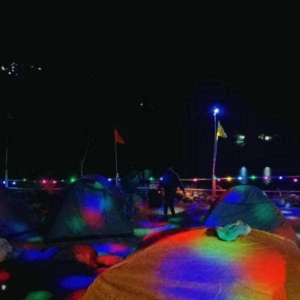 Gil's Ryngksai Riverside Camping,位于Dawki的酒店