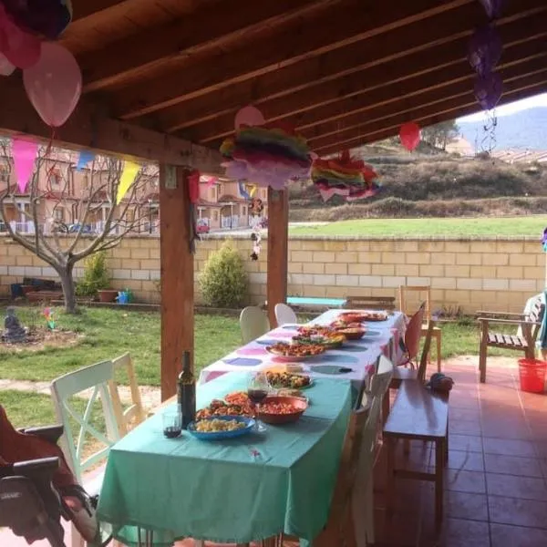 La Casita Azul Family Home，位于Cáseda的酒店