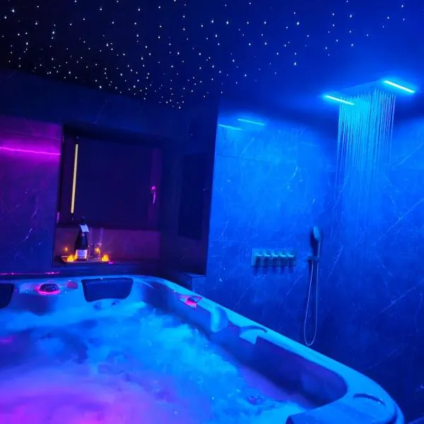 Suite romantique avec jaccuzzi - proche des lacs - La secrète room，位于拉米尔的酒店