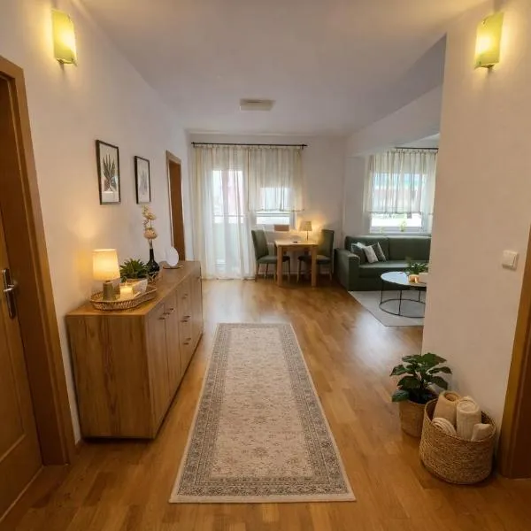 3-Bedroom with City Views and Free Parking，位于Petržalka的酒店