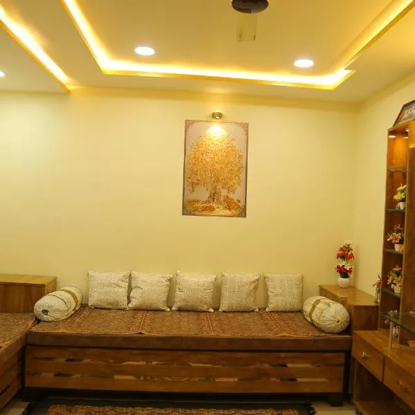 ShivAOM Family Homestay，位于乌贾因的酒店