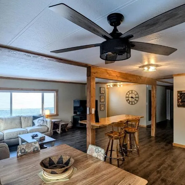 Hillcrest Hideaway: Spacious Mountain View Oasis，位于Hillcrest Mines的酒店