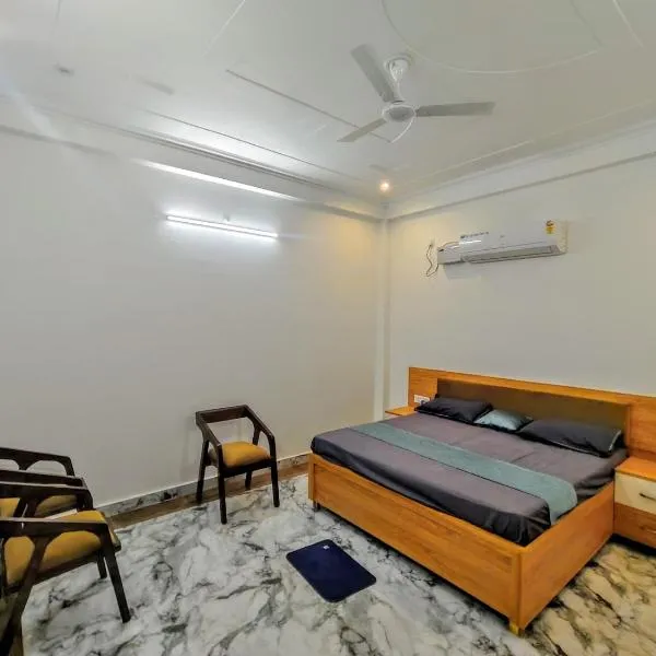 Amrit Prabha Kunj Best Cozy Rooms，位于Ayodhya的酒店