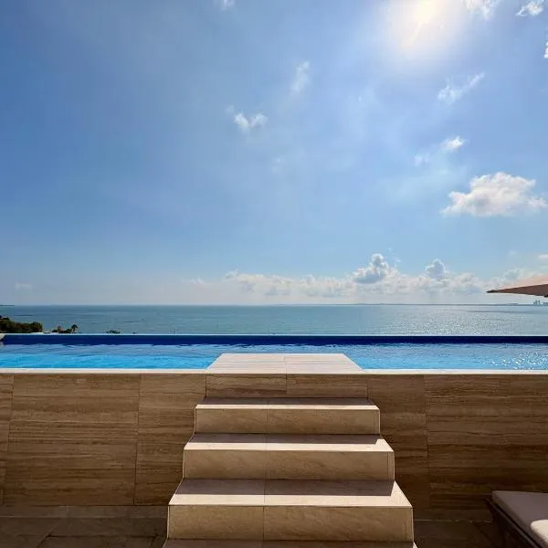 Luxury 2-Bedroom Apartment with amazing view - Infinity Pool and Rooftop in Building，位于韦拉克鲁斯的酒店