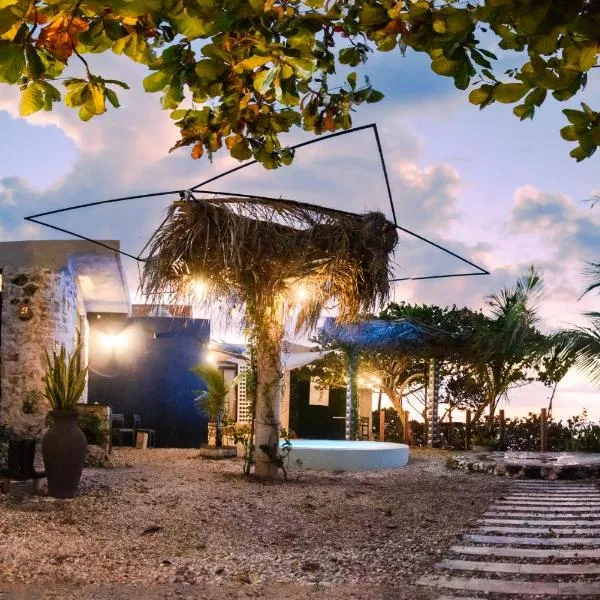 Habitación, balcón frente al mar y alberca，位于Lerma的酒店