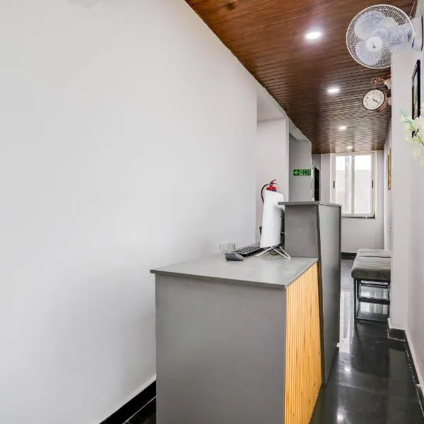 Super Collection O De Alphabet Hotel，位于海得拉巴的酒店