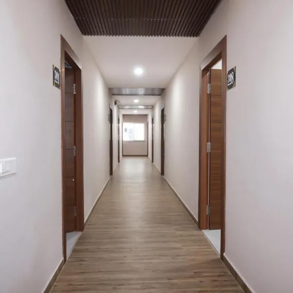 Hotel Qualia Oak，位于海得拉巴的酒店