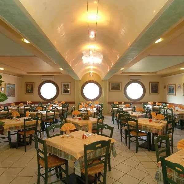 Hotel Ristorante Il Pirata，位于瓦尔达尼奥的酒店