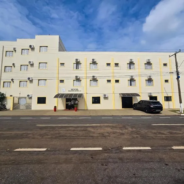 Hotel Pequeno Mundo 2，位于Campo Verde的酒店