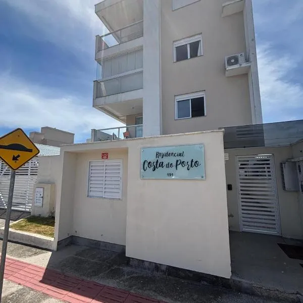 Apê Imbituba Sc Vista ao Mar Praia da Vila 11 min ,Praia do Porto 5 min, Ferrugem Rosa 20 a 30 min，位于因比图巴的酒店