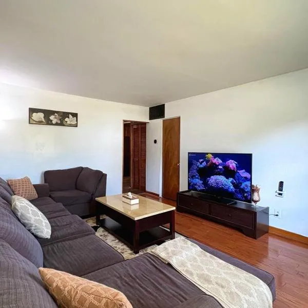 Cozy 3BR House Near Airport & Transit!，位于米西索加的酒店