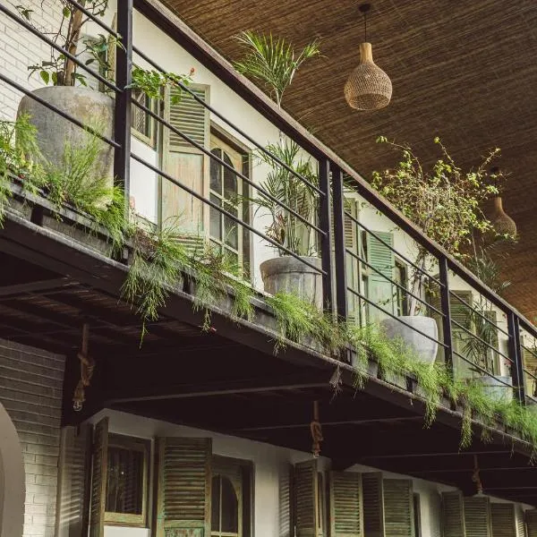 White Penny Hostel，位于塞米亚克的酒店