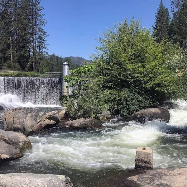Cedar Springs Retreats，位于North Fork的酒店