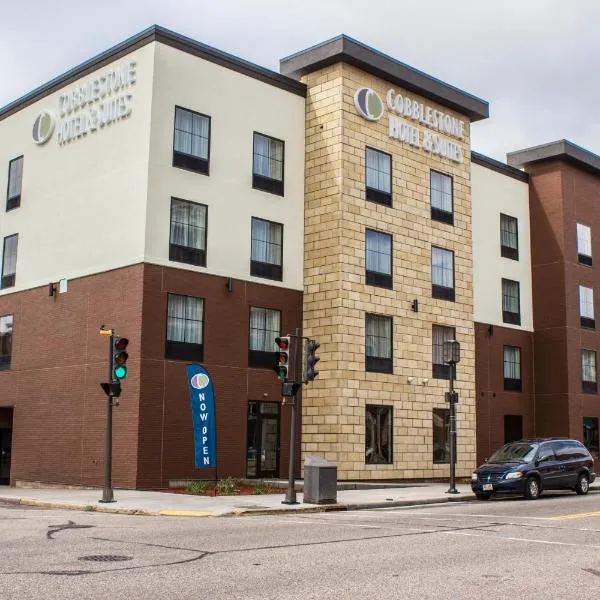 Cobblestone Hotel & Suites - Chippewa Falls，位于Cadott的酒店