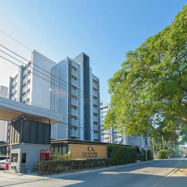 O2 Grand Suvarnabhumi Airport - Free Scheduled Shuttle from Hotel to Suvarnabhumi Airport，位于邦帕利的酒店