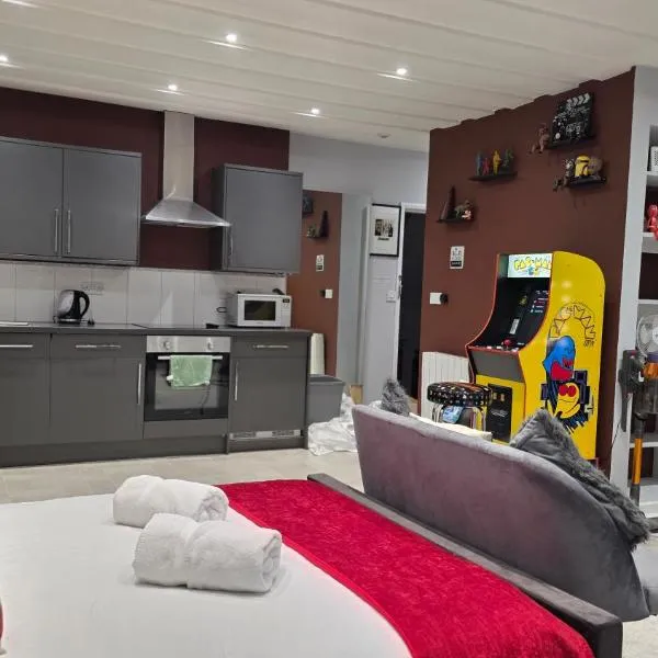 Victoria Loft - 1 Bedroom Apartment with off site spa access，位于鲍内斯温德米尔的酒店