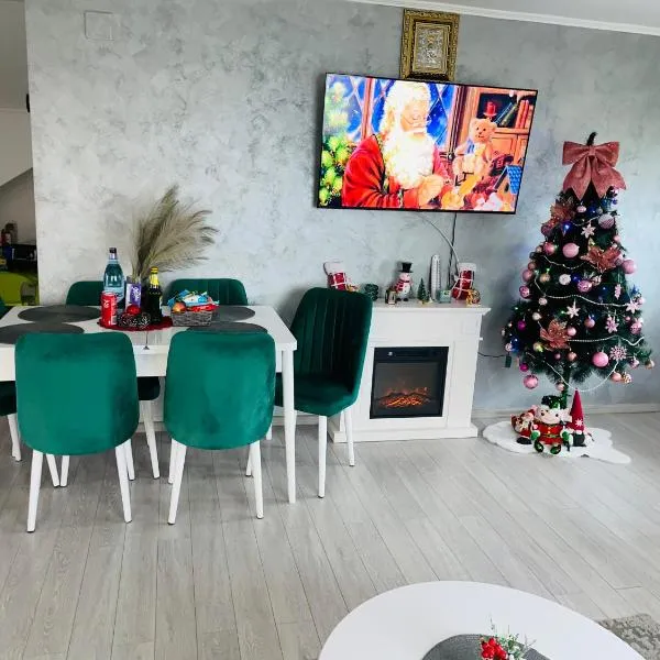 Cozy mountain house，位于Trăisteni的酒店