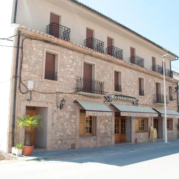 阿尔瓦雷兹酒店，位于La Cuevarruz的酒店