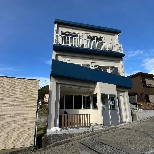 Guesthouse&Café Deep，位于Kōzushima的酒店