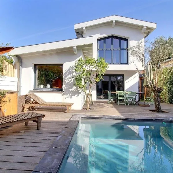 Maison d'architecte 4 chambres avec piscine，位于安格雷的酒店