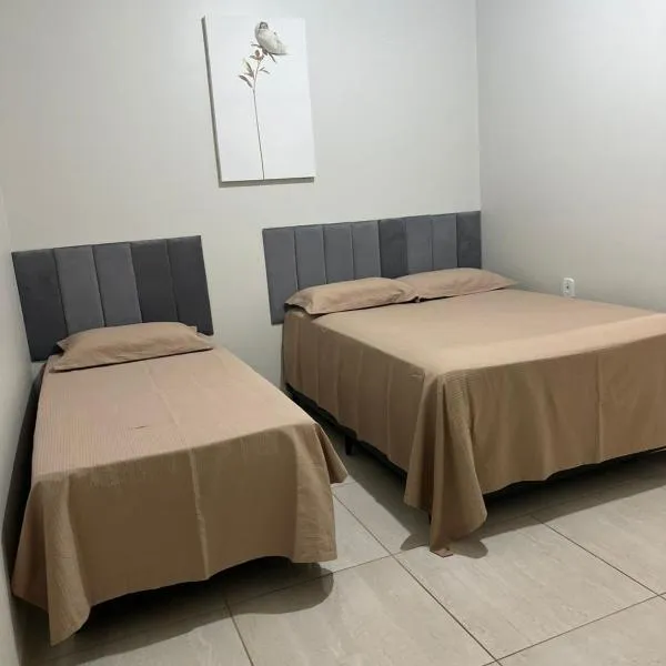 Suíte com ar, frigobar atende até 3 pessoas não a estacionamento，位于锡诺普的酒店