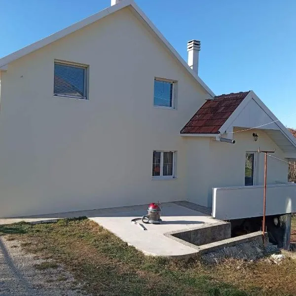 Vlado，位于Ćemenca的酒店