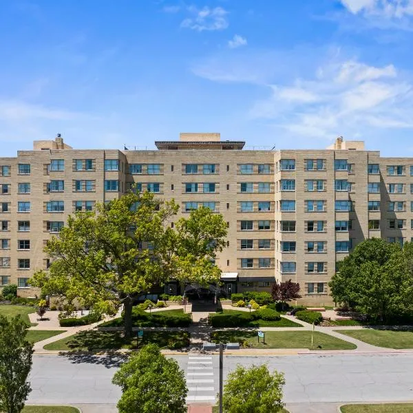 Hotel Phillips，位于巴特尔斯维尔的酒店