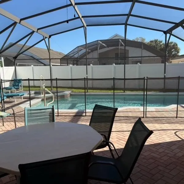 5BR 4BA Near Disney, Pool, Sauna, Pets Allowed，位于基西米的酒店