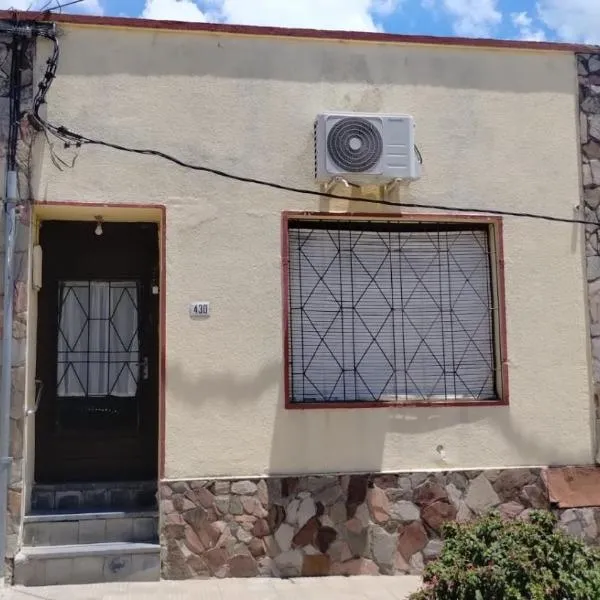 Casa céntrica en Guichón, a 7km de Termas de Almirón，位于Guichón的酒店