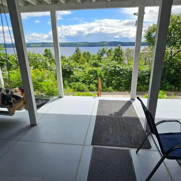 Suite 3 Flèche du fjord vue Saguenay Mont Valin，位于Saint-Fulgence的酒店